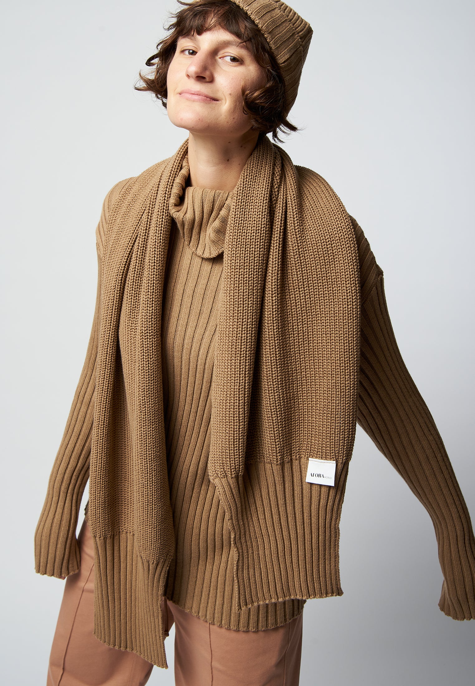 TRIO: Organic cotton hat, scarf and jumper in brown